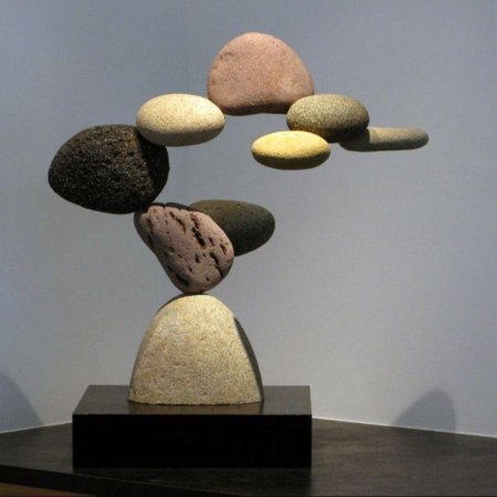 «Парящий камень», скульптор Смабан Аббас