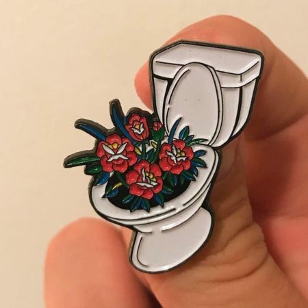 Брошь в стиле поп