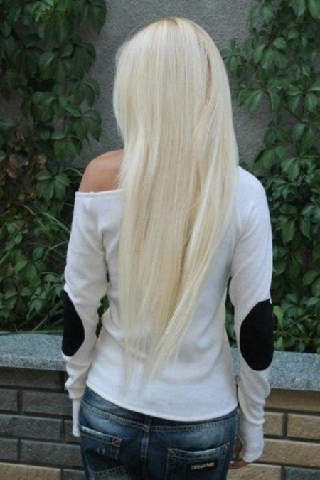 Блондинка с длинными волосами