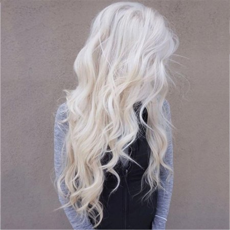 Девушка с белыми волосами