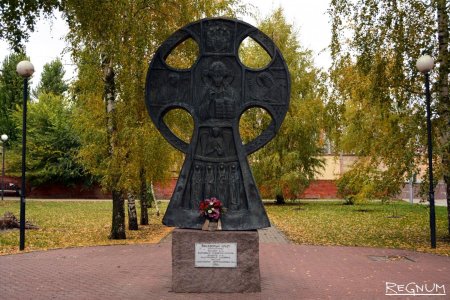 Поклонный крест в честь Кирилла и Мефодия