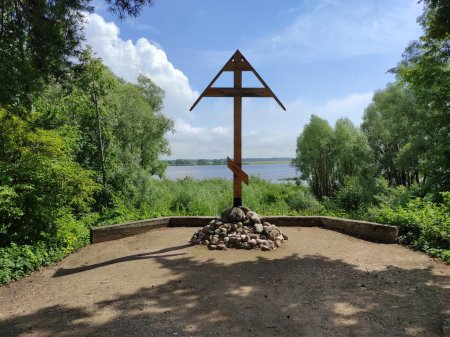 Поклонный Новгородский крест