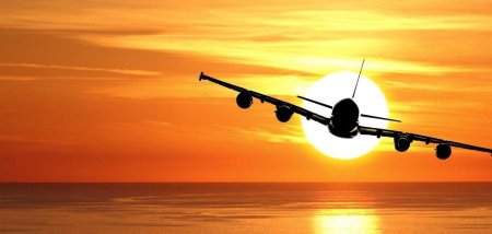 Самолет в небе