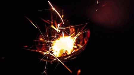 Искры огня