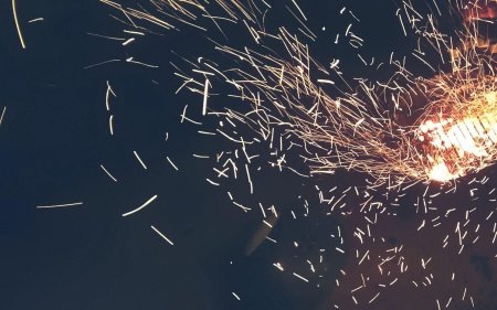 Искры огня