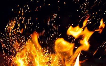 Искры пламени
