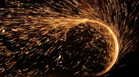 Искры от сварки