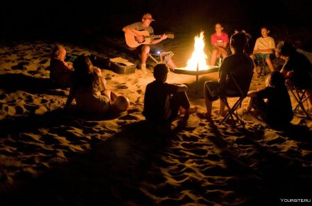 Посиделки у костра с гитарой