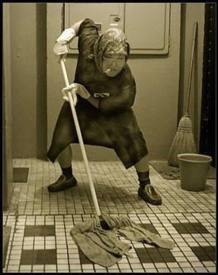 Техничка со шваброй