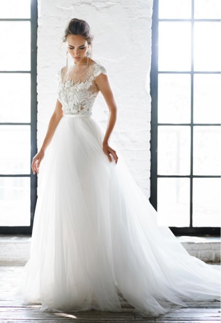 Палиеь свадебное белое