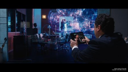 Тони Старк в лаборатории