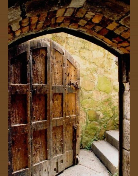 Старинная дверь