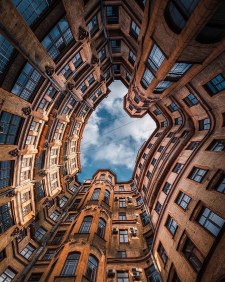 Дворы-колодцы в Санкт-Петербурге