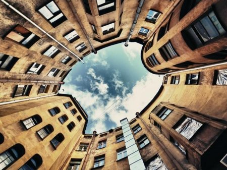 Дворы-колодцы в Санкт-Петербурге