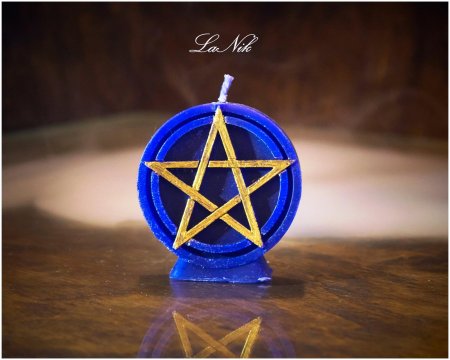 Синяя пентаграмма