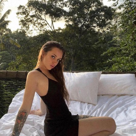 Комиссаренко с женой вебкам модель