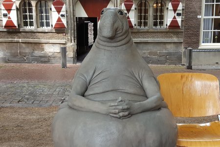 Скульптура Ждун Маргрит Ван Бреворт