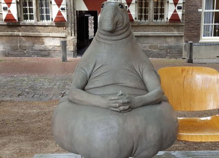 Homunculus Loxodontus голландской художницы Маргрит Ван Бреворт