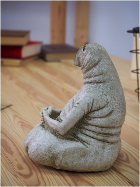 Ждун фигурка