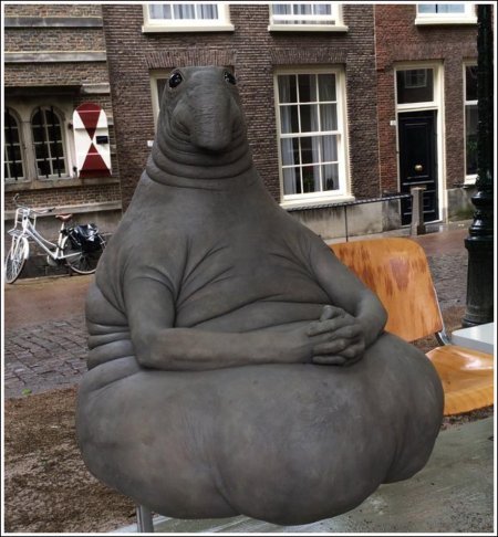 Статуя Ждуна в Голландии