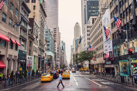 Улица пятая Авеню в Нью-Йорке
