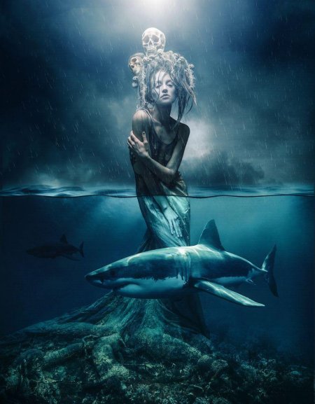 Девушка акула