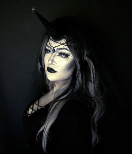 Образ женщины вампира