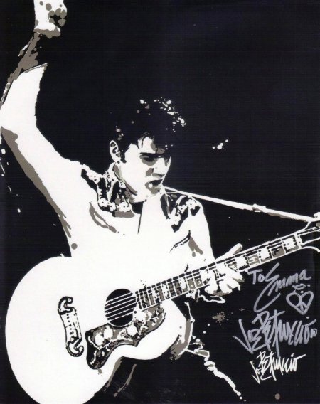 Элвис Пресли с гитарой