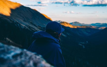 Парень в горах