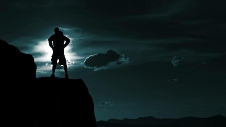 В тени человека