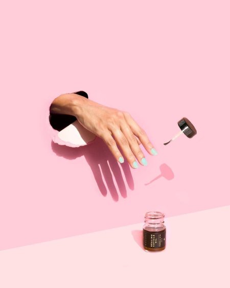 Креативная реклама лака для ногтей