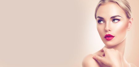 Девушка с красивым макияжем