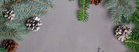 Новогодний фон с шишками