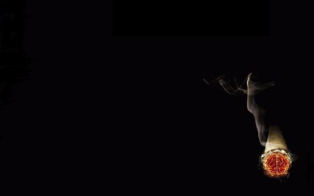 Сигарета на черном фоне