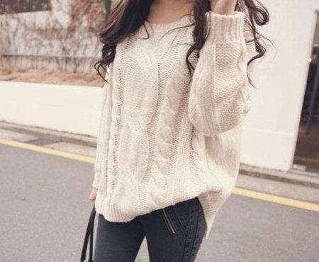 Белый свитер