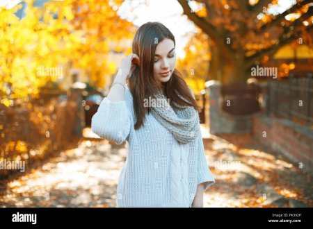 Девушка в свитере