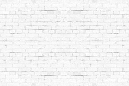 Белая кирпичная стена