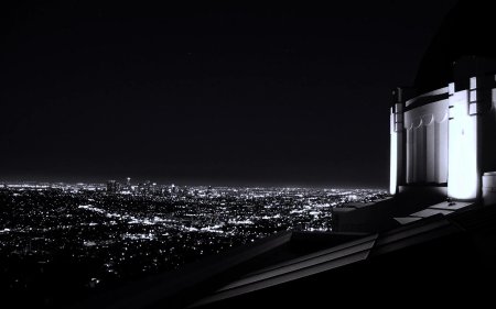 Крыша здания ночью