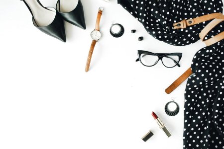 Модные аксессуары на белом фоне