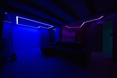 Комната неон