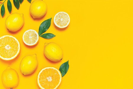 Лимон на желтом фоне