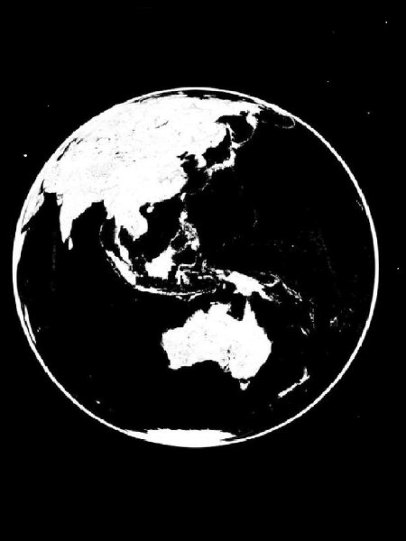 Земля черная на белом фоне