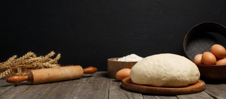 Хлеб на темном фоне