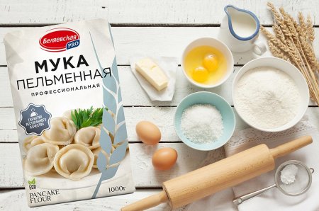 Стол с мукой сверху