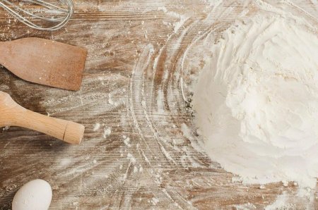 Мука на столе