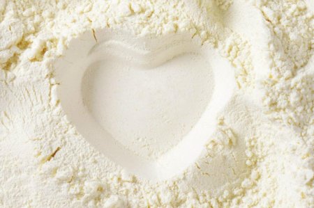 Мука на столе