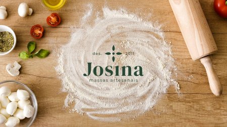 Мука на столе