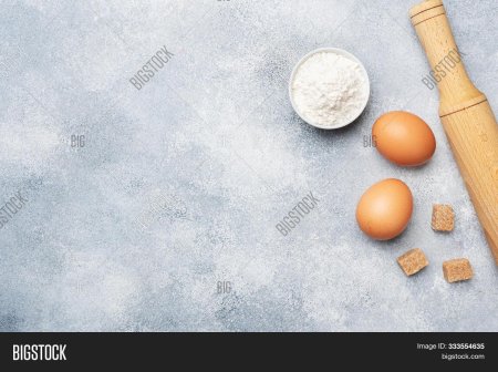 Мука на столе