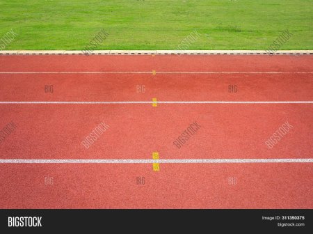 Беговая дорожка на стадионе сбоку