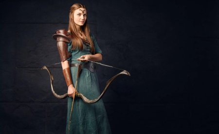 Эмма Стоун лучница